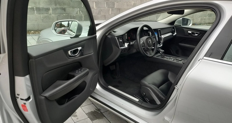 Volvo V60 cena 98277 przebieg: 133000, rok produkcji 2018 z Międzyrzecz małe 742